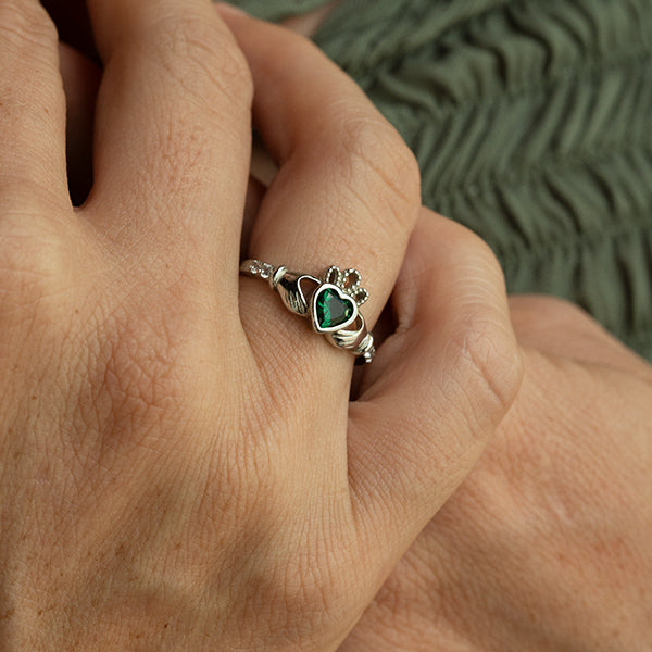 The Claddagh™ Ring — 18K White Gold | Emerald Heart
