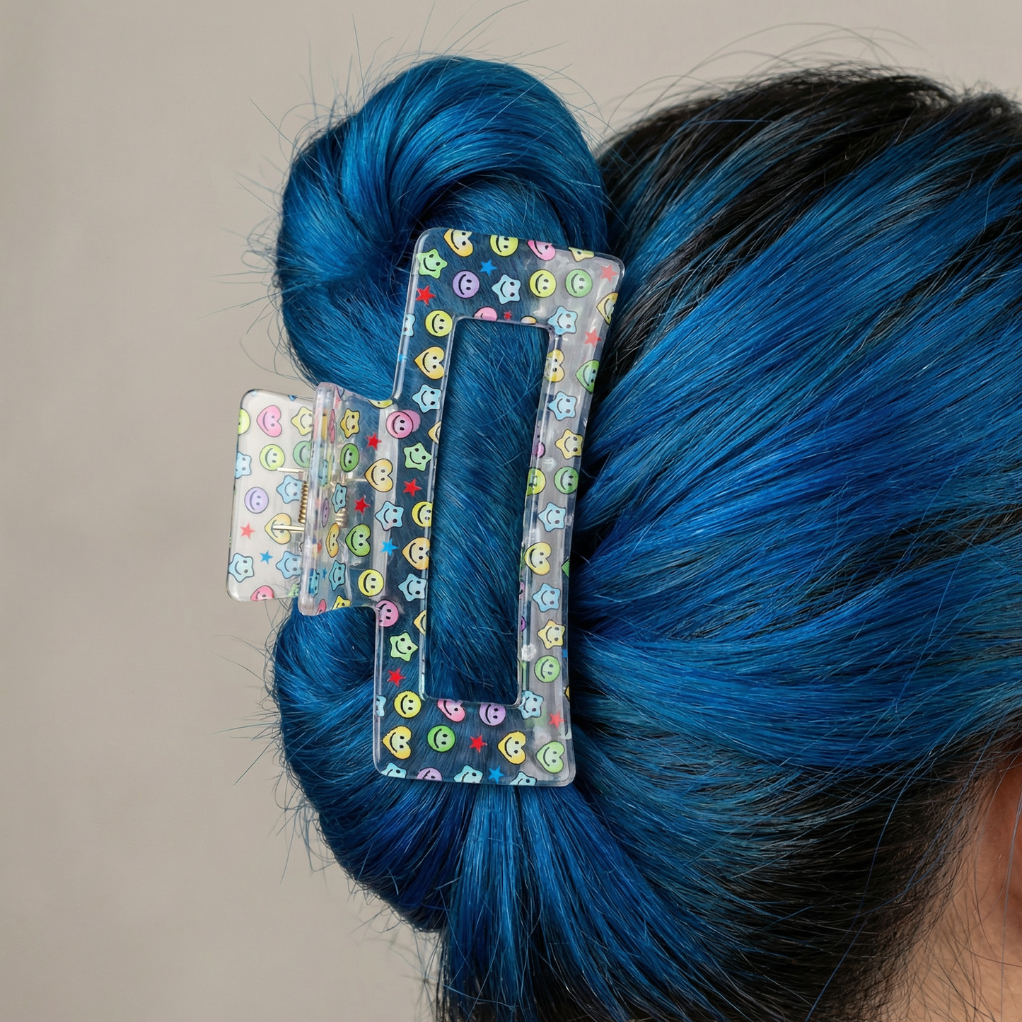 Velvet Claws The Crystal Hair Claw in Kawaii Smile