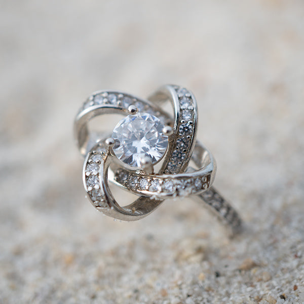 Celtic Knot™ Ring — 18K White Gold | Diamond