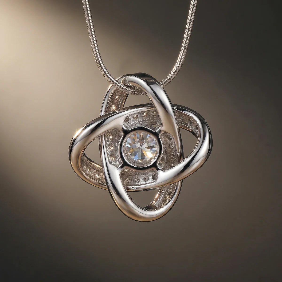 Celtic Knot™ Pendant — 18K White Gold | Diamond