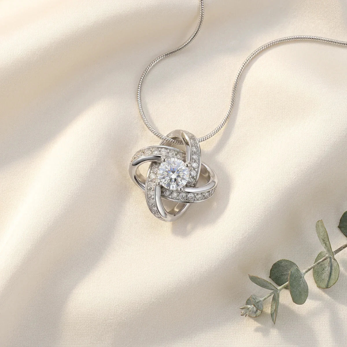 Celtic Knot™ Pendant — 18K White Gold | Diamond