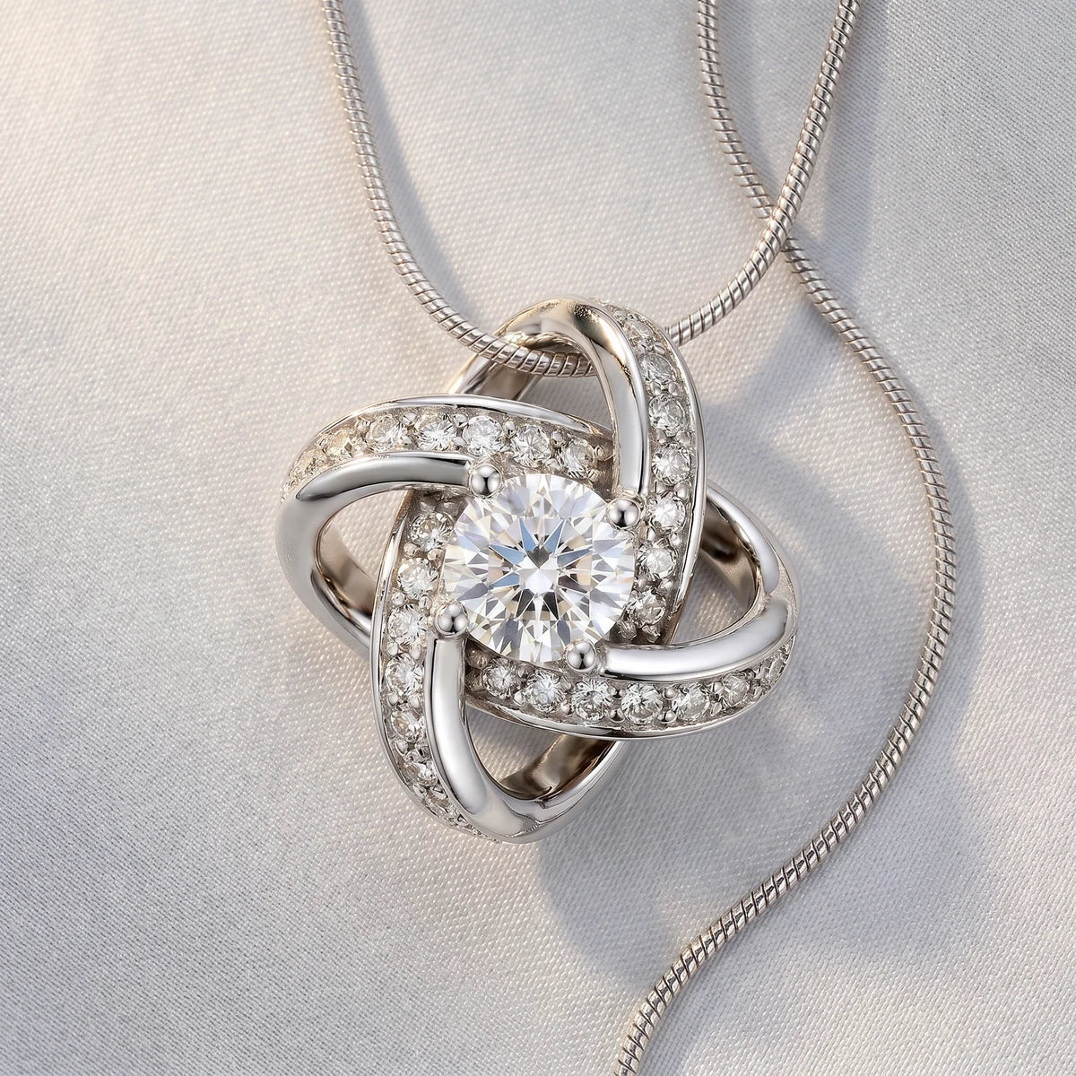 Celtic Knot™ Pendant — 18K White Gold | Diamond