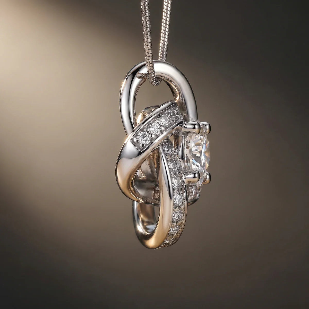 Celtic Knot™ Pendant — 18K White Gold | Diamond