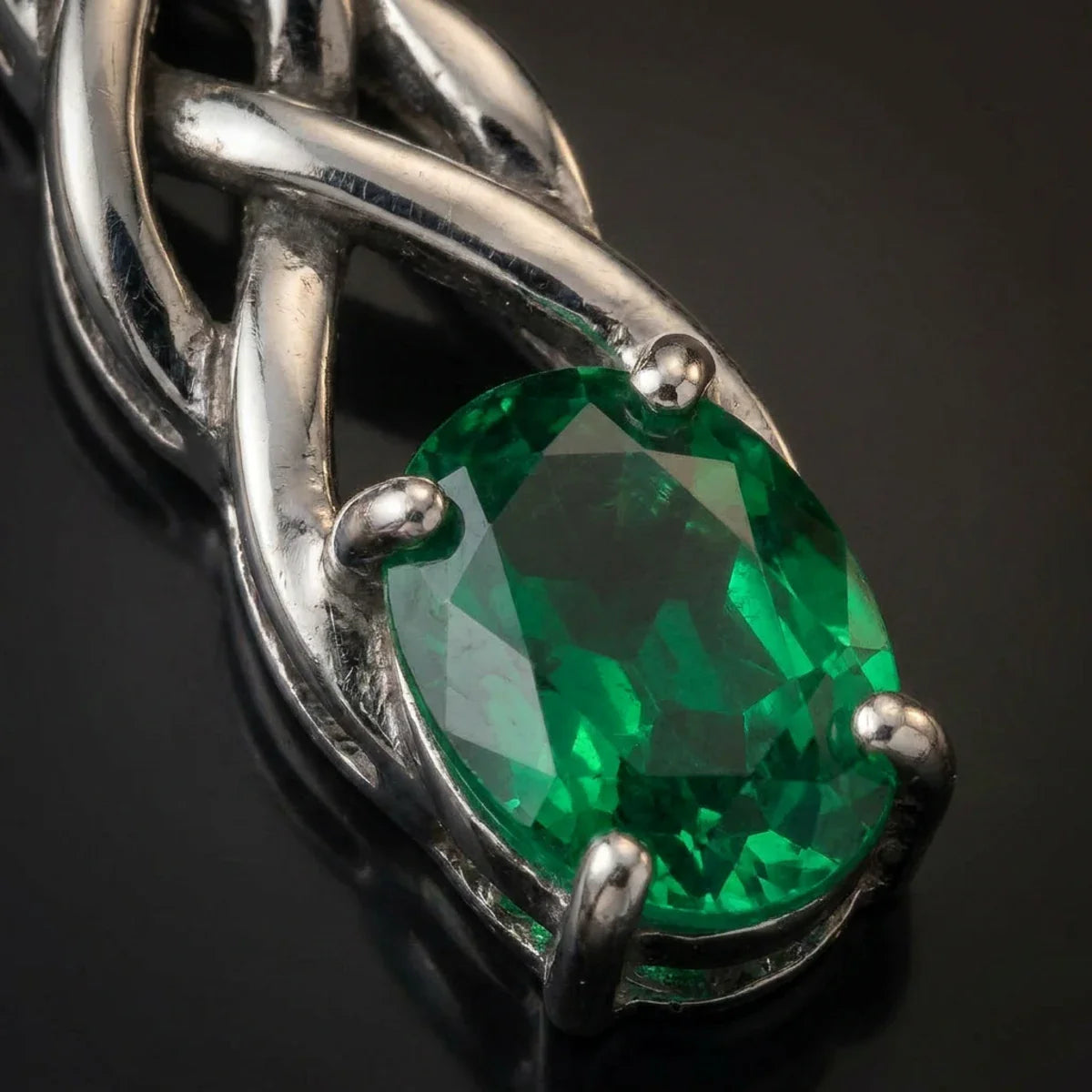 Celtic Magic™ Pendant — 18K White Gold | Oval Emerald