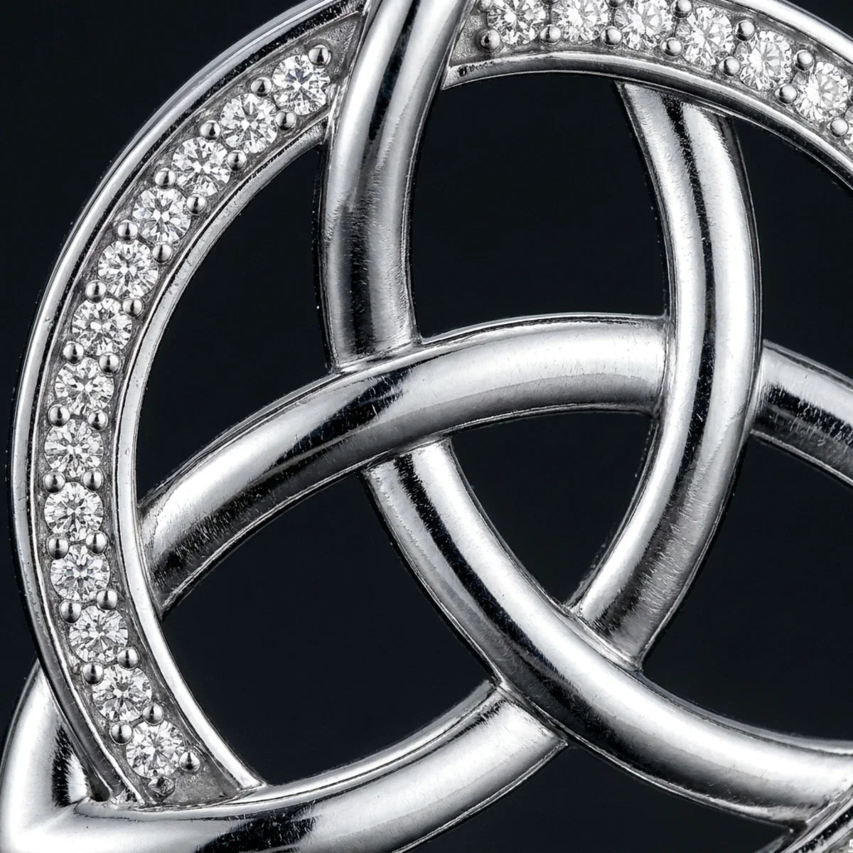 Trinity Knot™ Pendant — 18K White Gold | Diamond
