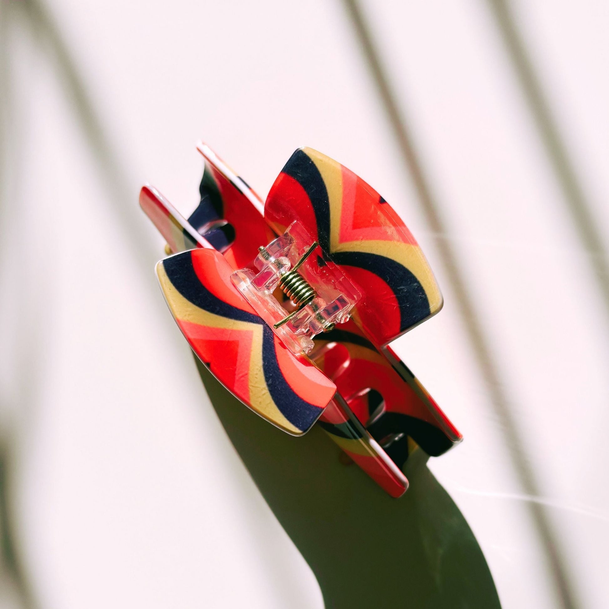 The Foxy in Warm ‘70s Sunrise Hair Claw | Hearts Claw Clip