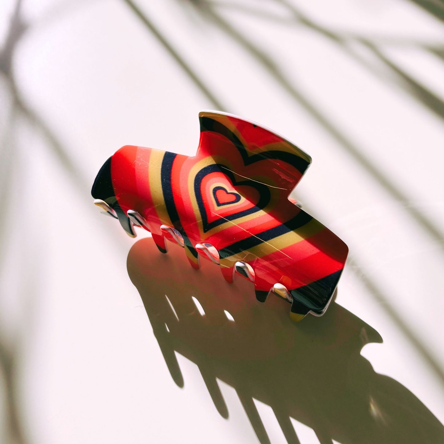 The Foxy in Warm ‘70s Sunrise Hair Claw | Hearts Claw Clip in Velvet Travel Bag