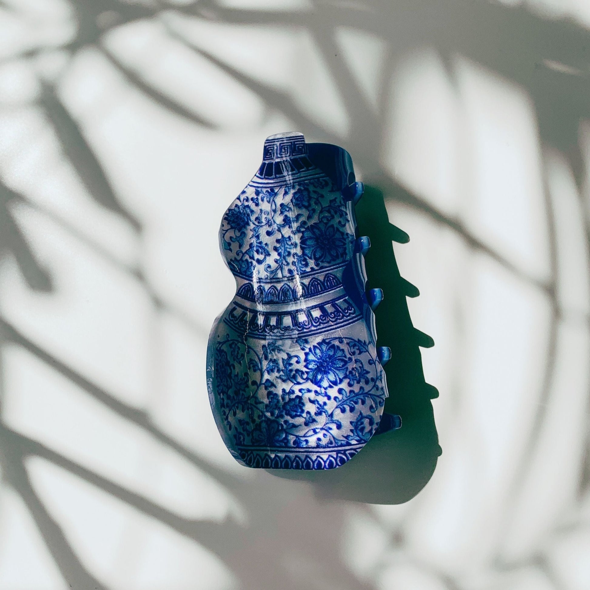 Velvet Claws Antique Vase Hair Clip