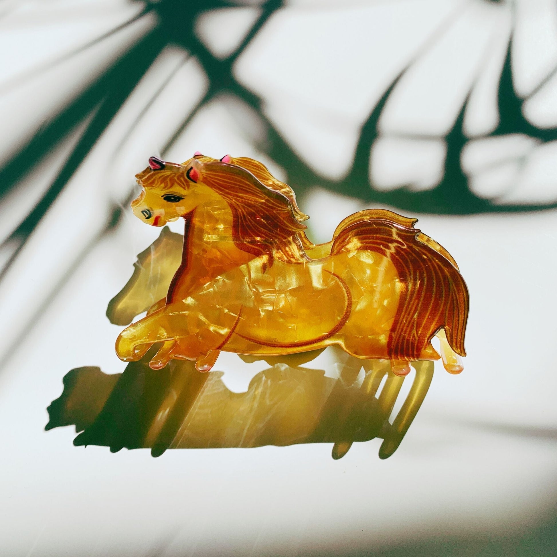 Velvet Claws Golden Horse Hair Claw