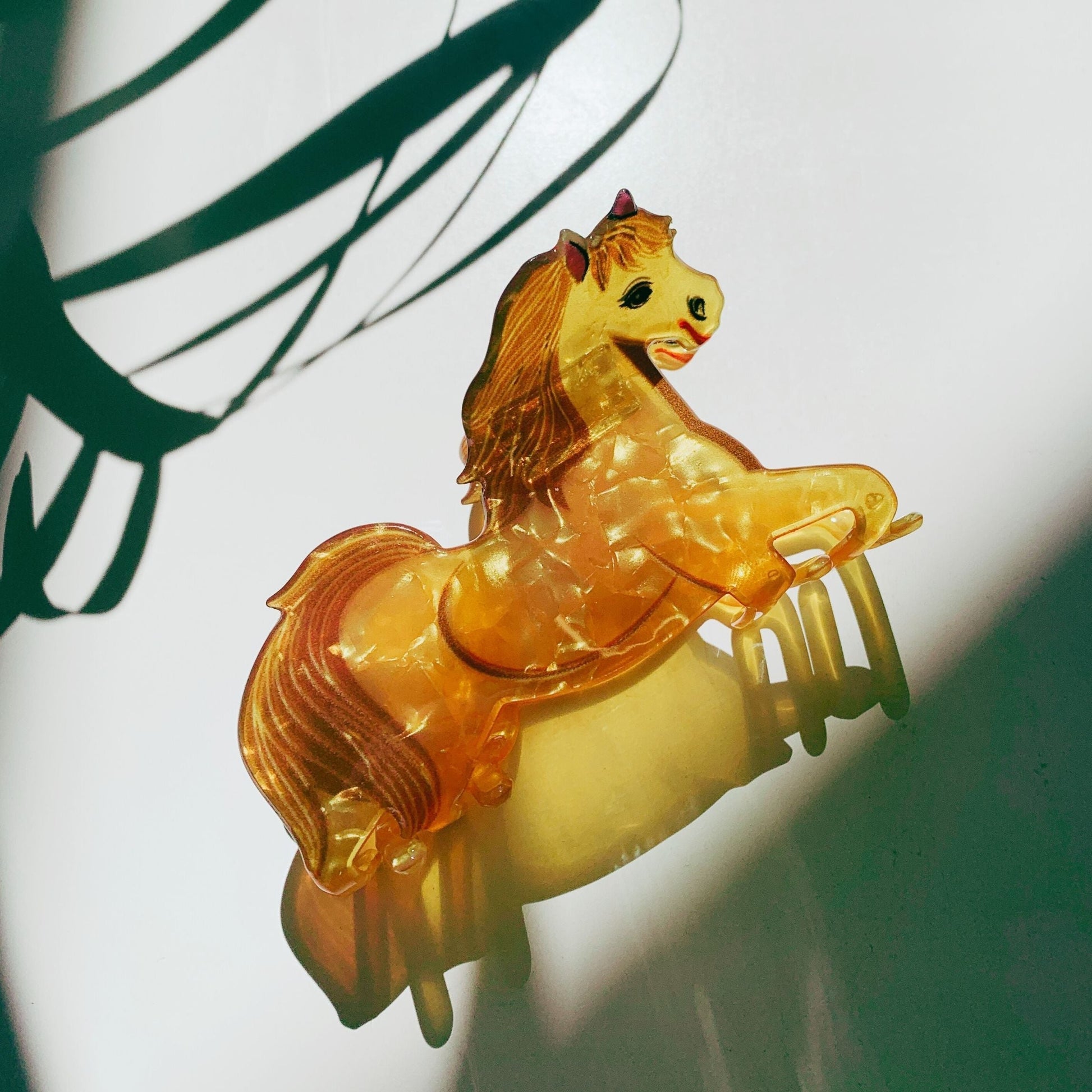 Velvet Claws Golden Horse Hair Claw