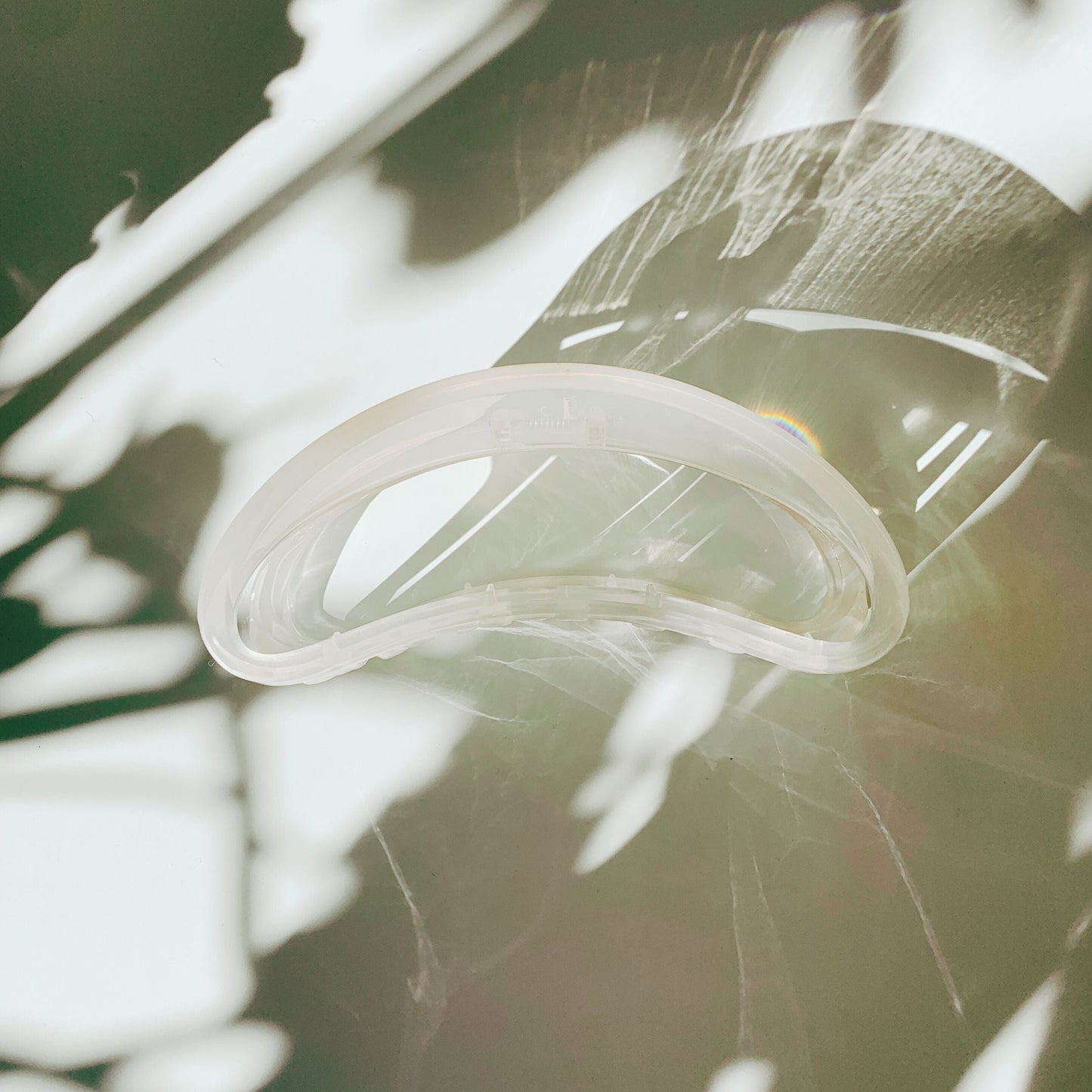 Velvet Claws The Bean Hair Claw in Crystal