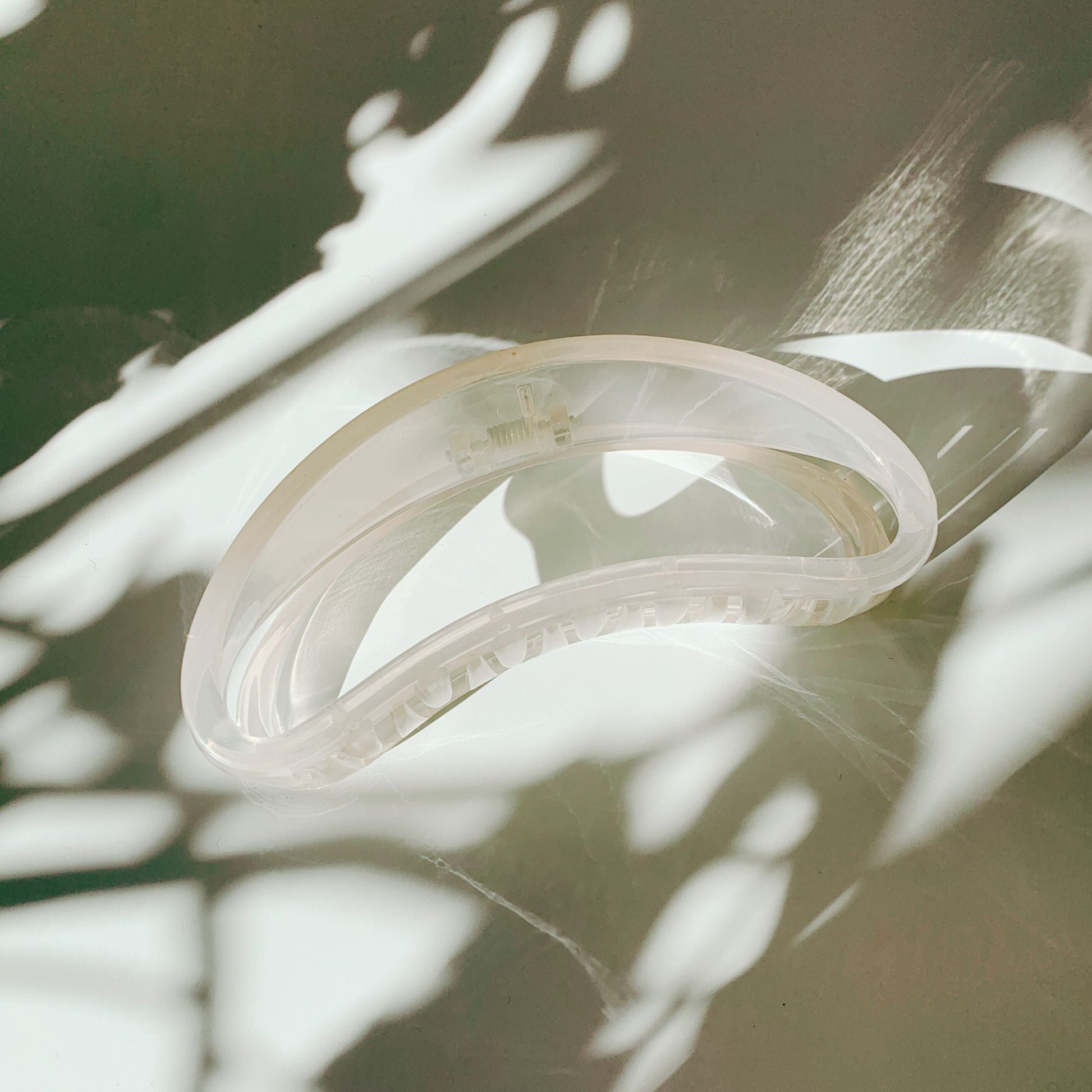 Velvet Claws The Bean Hair Claw in Crystal