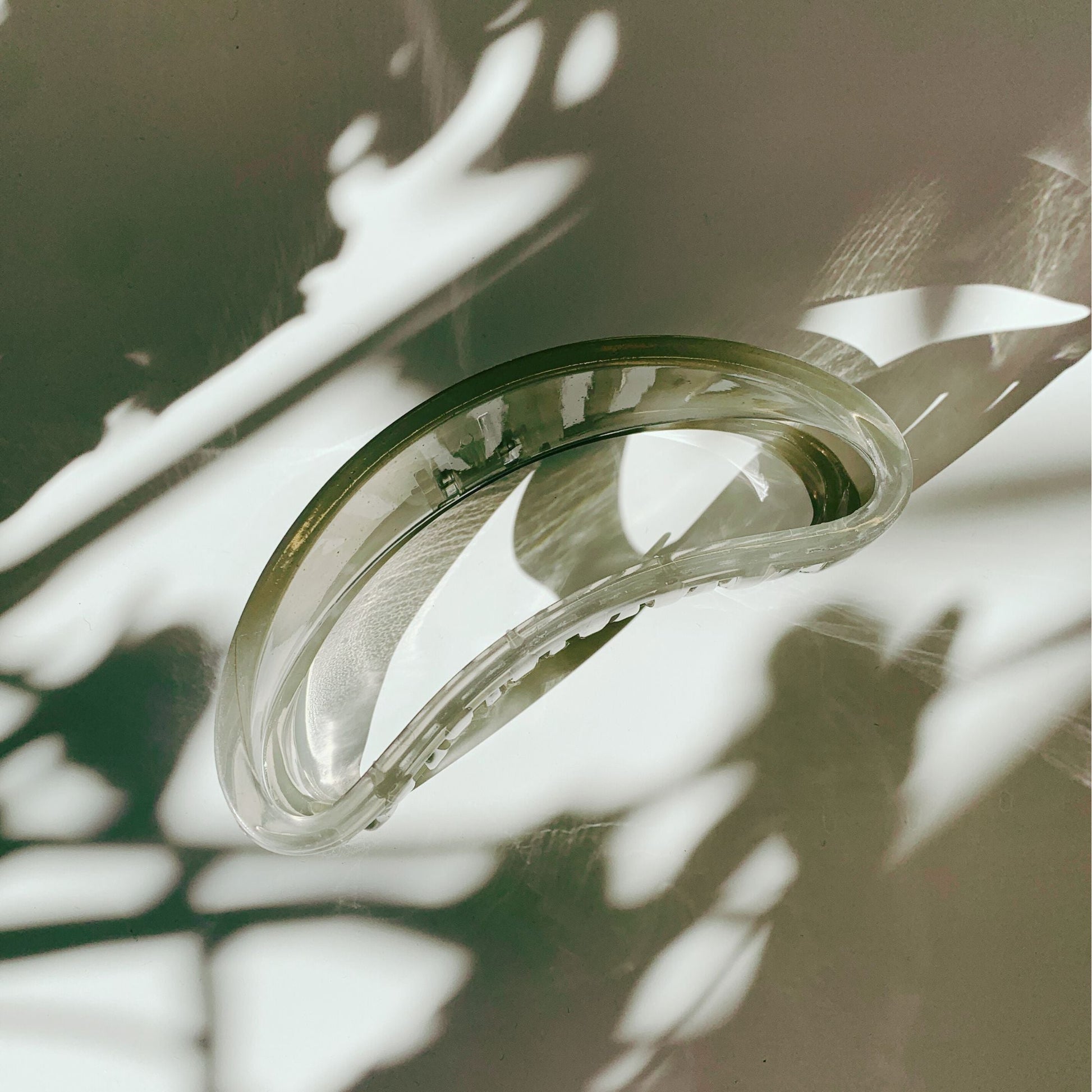 Velvet Claws The Bean Hair Claw in Smoke